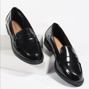 Black Patent Loafers | Unique Vintage | Size 7.5